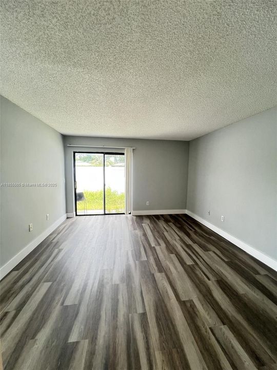 Active With Contract: $2,400 (2 beds, 2 baths, 1068 Square Feet)