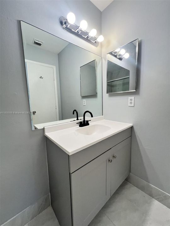 Active With Contract: $2,400 (2 beds, 2 baths, 1068 Square Feet)