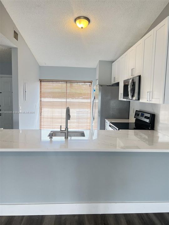 Active With Contract: $2,400 (2 beds, 2 baths, 1068 Square Feet)