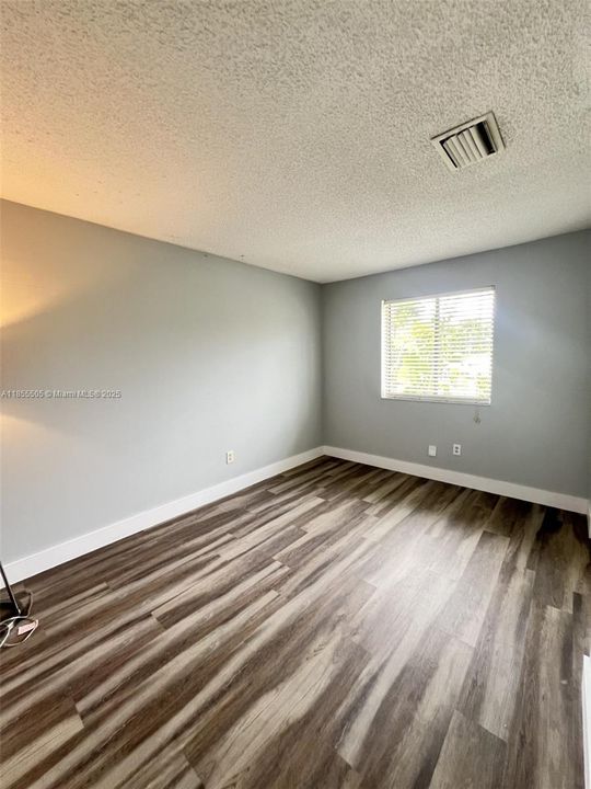 Active With Contract: $2,400 (2 beds, 2 baths, 1068 Square Feet)
