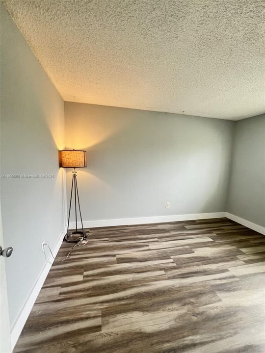 Active With Contract: $2,400 (2 beds, 2 baths, 1068 Square Feet)