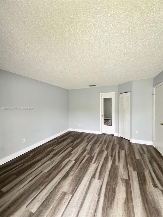 Active With Contract: $2,400 (2 beds, 2 baths, 1068 Square Feet)