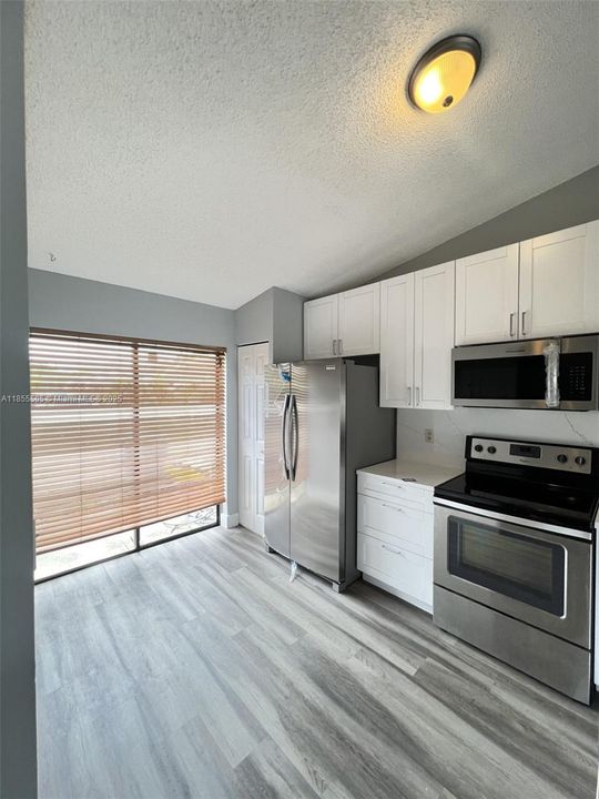Active With Contract: $2,400 (2 beds, 2 baths, 1068 Square Feet)
