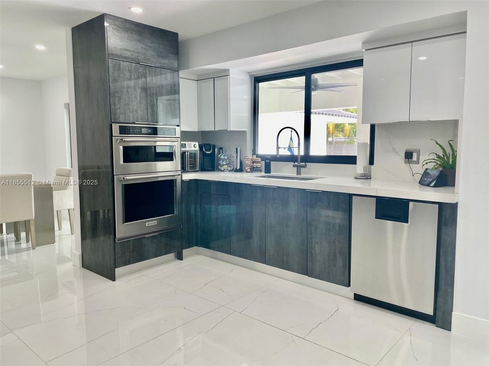 В аренду: $9,750 (5 спален, 3 ванн, 4000 Квадратных фут)