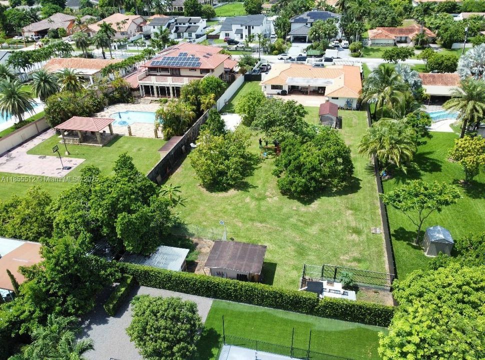 В аренду: $9,750 (5 спален, 3 ванн, 4000 Квадратных фут)