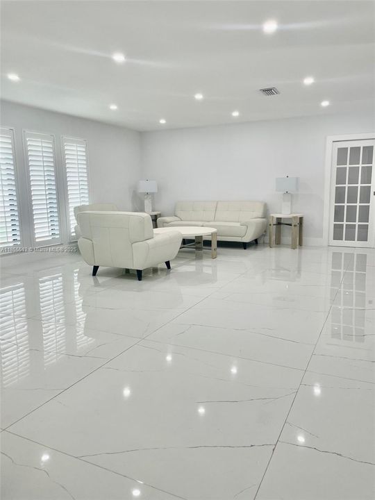 В аренду: $9,750 (5 спален, 3 ванн, 4000 Квадратных фут)