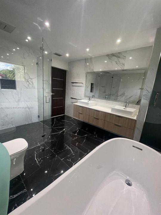 В аренду: $9,750 (5 спален, 3 ванн, 4000 Квадратных фут)