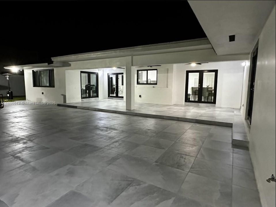 В аренду: $9,750 (5 спален, 3 ванн, 4000 Квадратных фут)