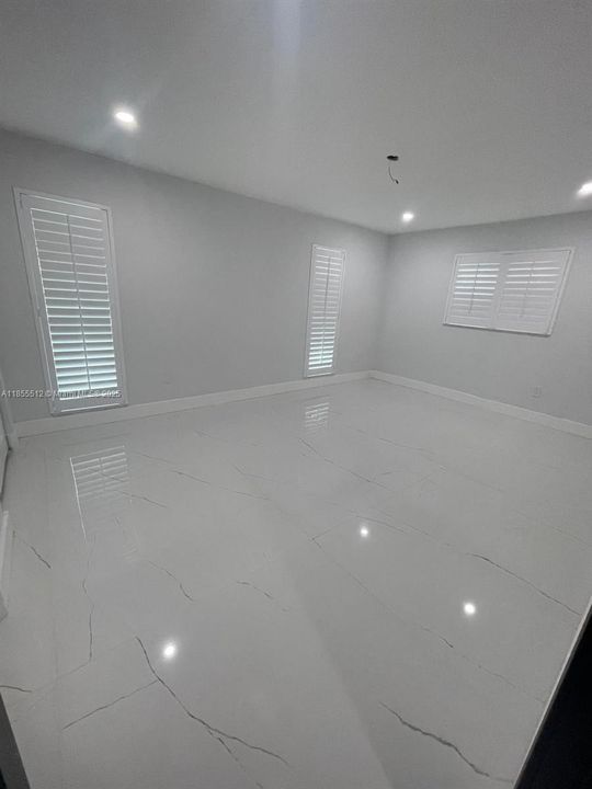 В аренду: $9,750 (5 спален, 3 ванн, 4000 Квадратных фут)