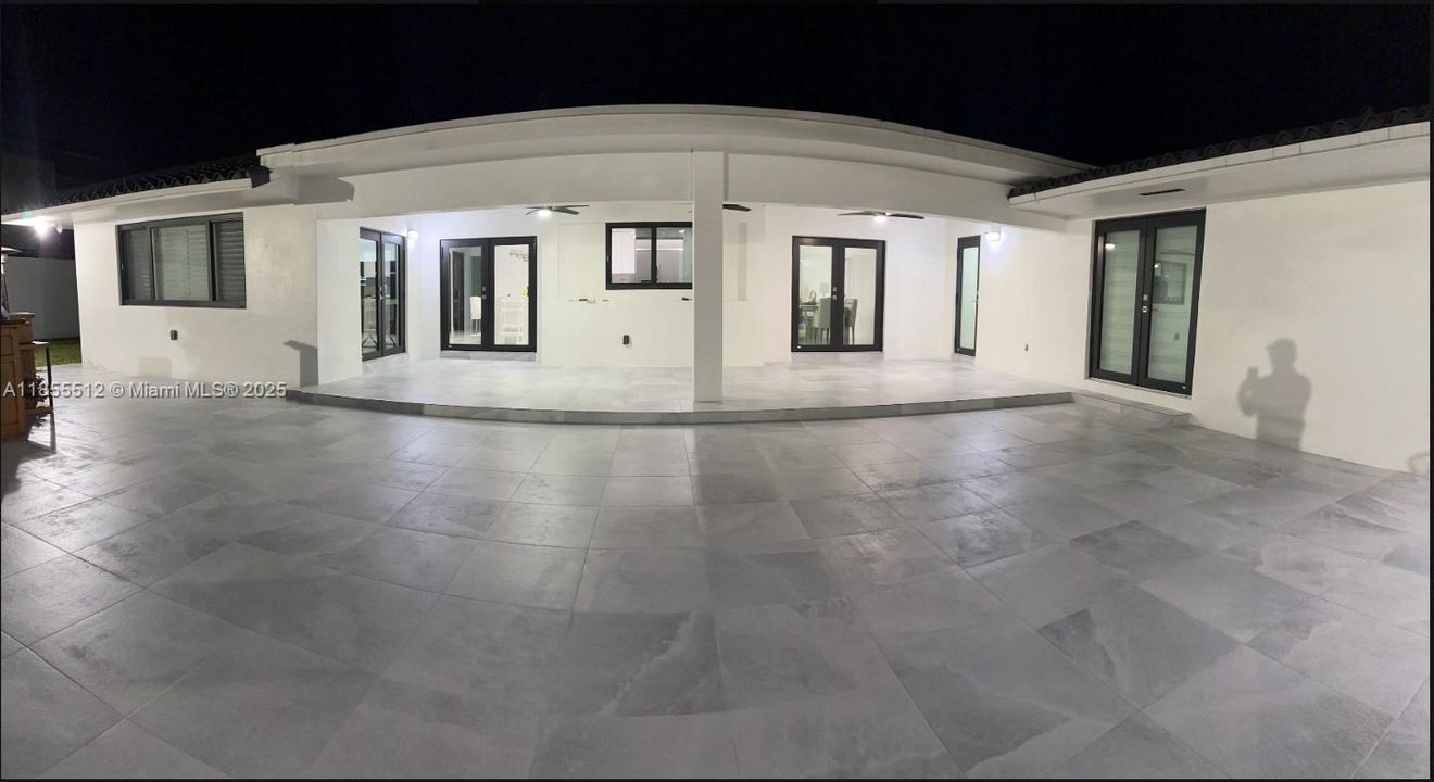 В аренду: $9,750 (5 спален, 3 ванн, 4000 Квадратных фут)