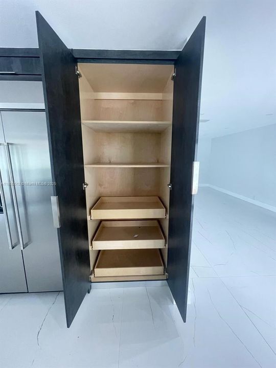 В аренду: $9,750 (5 спален, 3 ванн, 4000 Квадратных фут)