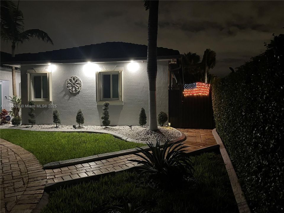 最近租的: $5,000 (4 贝兹, 2 浴室, 2044 平方英尺)