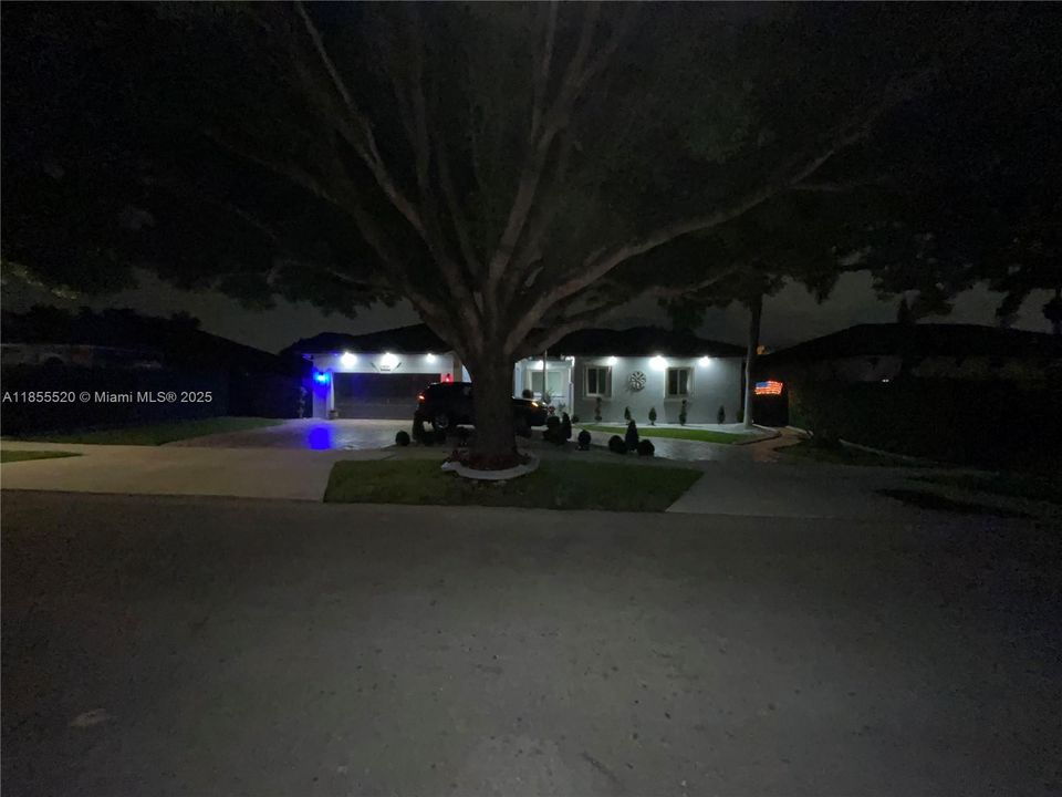 最近租的: $5,000 (4 贝兹, 2 浴室, 2044 平方英尺)