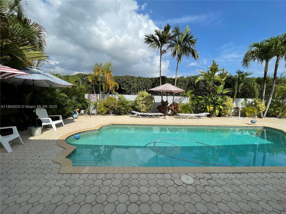 最近租的: $5,000 (4 贝兹, 2 浴室, 2044 平方英尺)