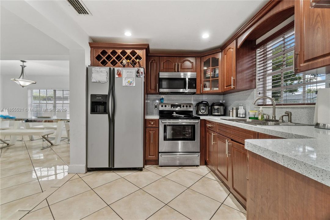 Vendido Recientemente: $580,000 (2 camas, 1 baños, 1183 Pies cuadrados)