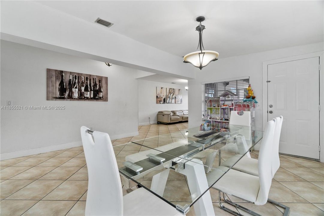 Vendido Recientemente: $580,000 (2 camas, 1 baños, 1183 Pies cuadrados)