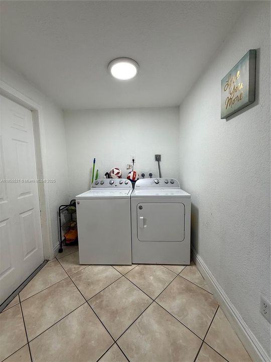 Vendido Recientemente: $580,000 (2 camas, 1 baños, 1183 Pies cuadrados)