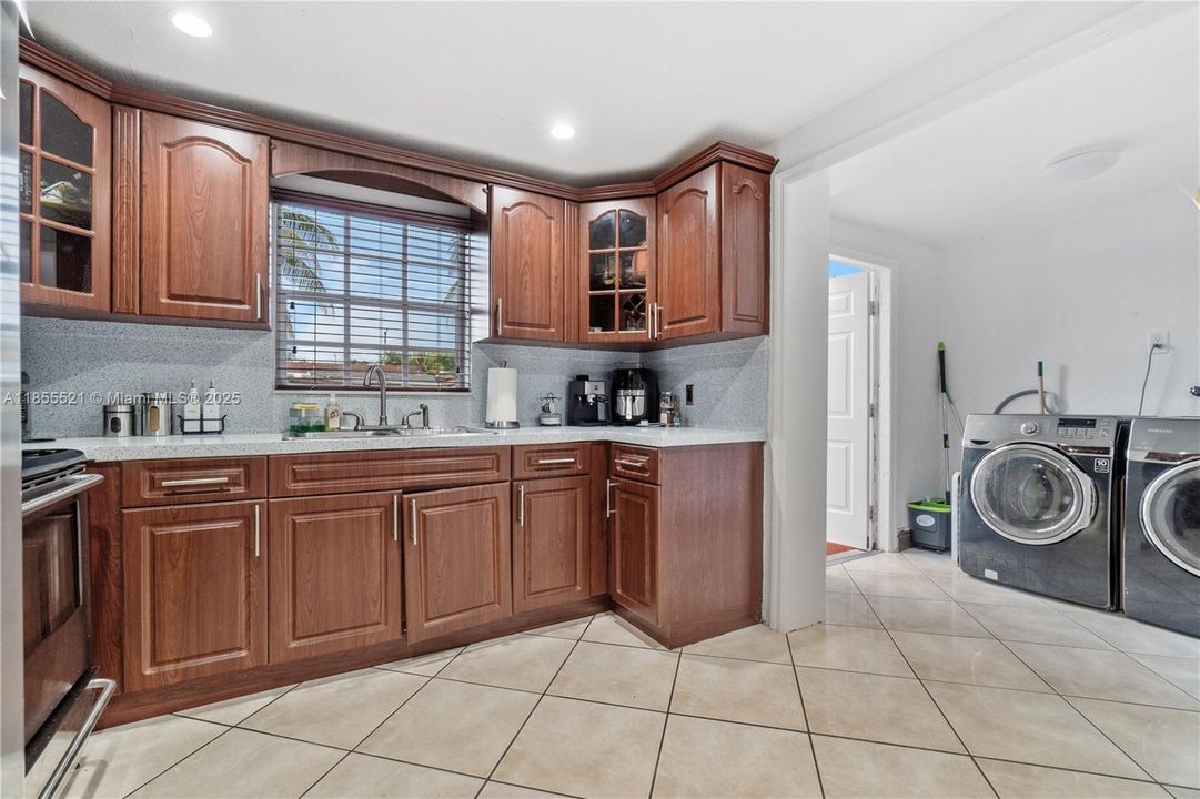 Vendido Recientemente: $580,000 (2 camas, 1 baños, 1183 Pies cuadrados)