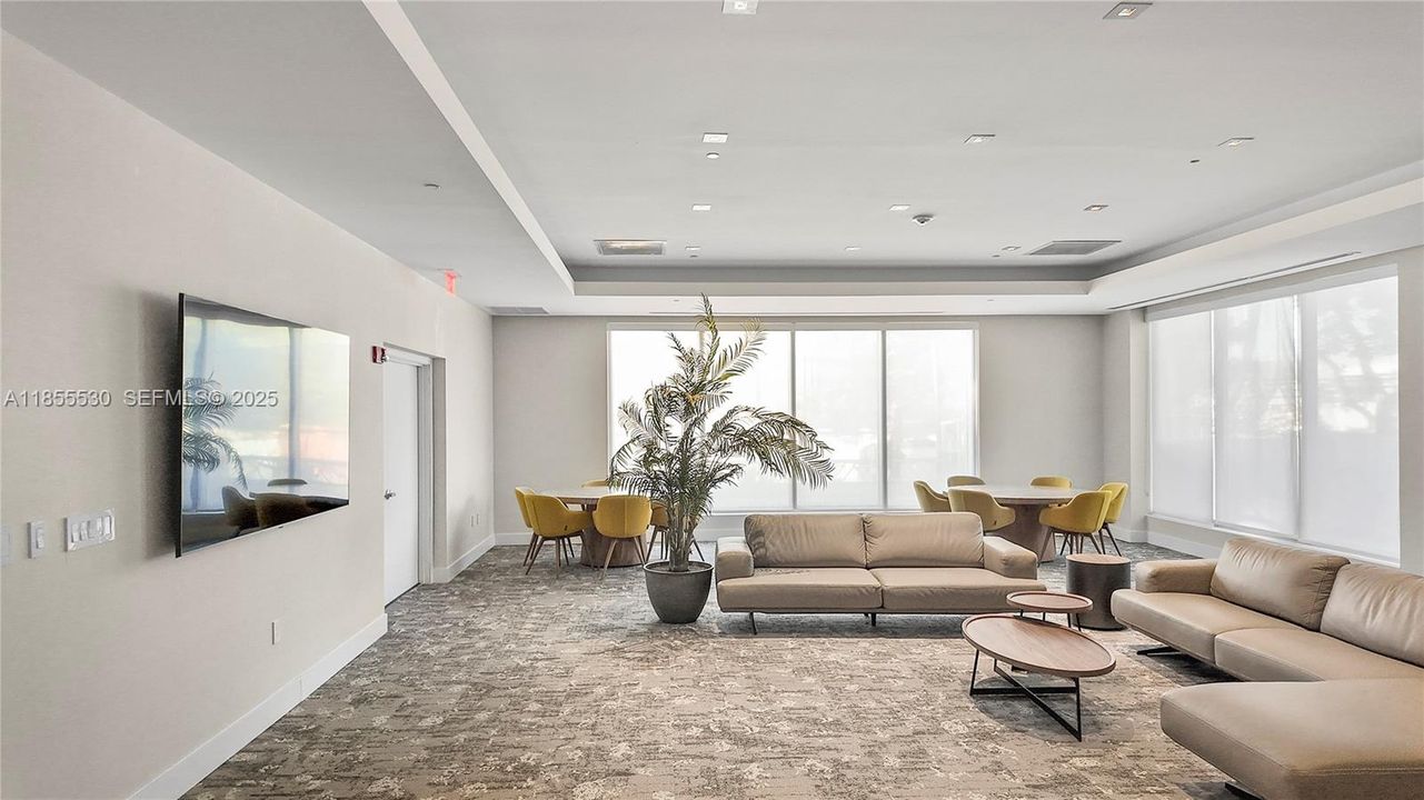 For Sale: $850,000 (2 beds, 2 baths, 1368 Square Feet)