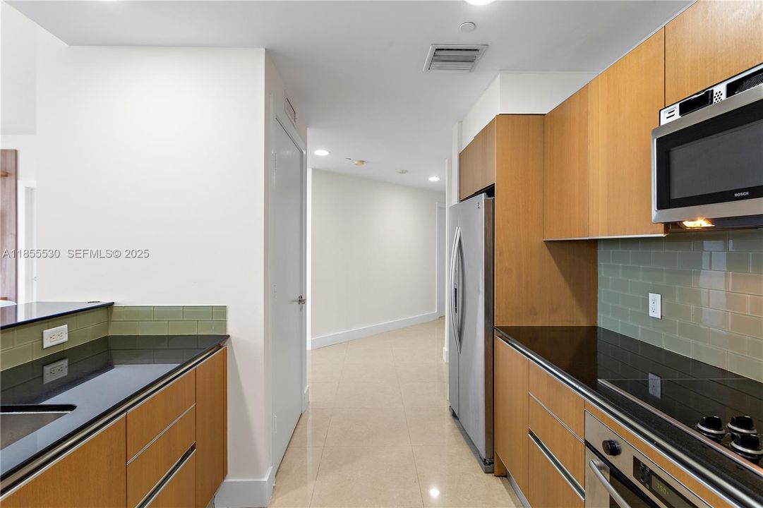 For Sale: $850,000 (2 beds, 2 baths, 1368 Square Feet)