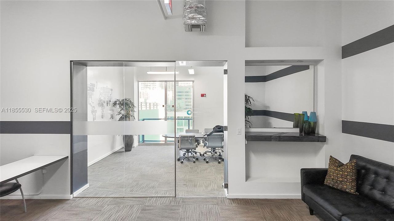 For Sale: $850,000 (2 beds, 2 baths, 1368 Square Feet)