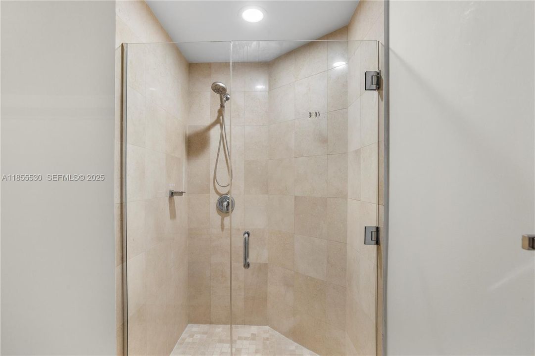 For Sale: $850,000 (2 beds, 2 baths, 1368 Square Feet)