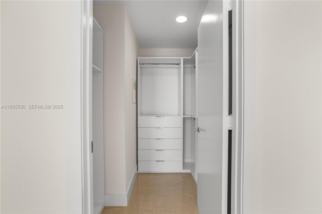 For Sale: $850,000 (2 beds, 2 baths, 1368 Square Feet)