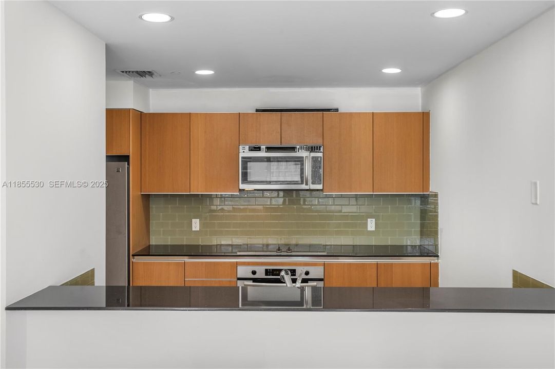 For Sale: $850,000 (2 beds, 2 baths, 1368 Square Feet)