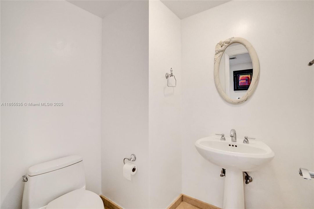 合同活跃: $1,600,000 (3 贝兹, 3 浴室, 2078 平方英尺)