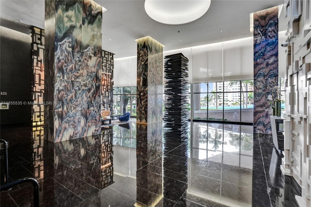 合同活跃: $1,600,000 (3 贝兹, 3 浴室, 2078 平方英尺)