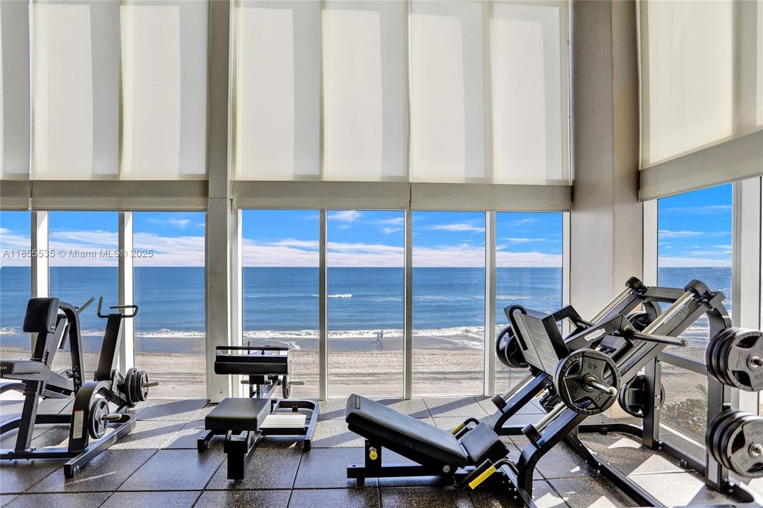 合同活跃: $1,600,000 (3 贝兹, 3 浴室, 2078 平方英尺)