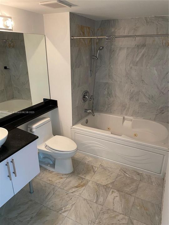 Recently Sold: $425,000 (1 beds, 1 baths, 902 Square Feet)