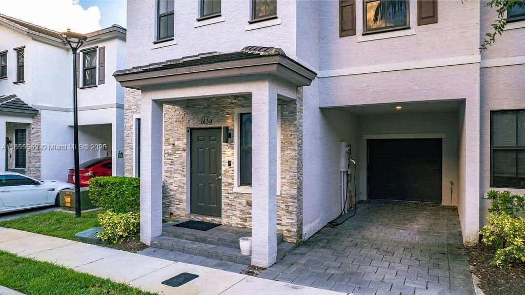 En Venta: $545,000 (3 camas, 2 baños, 1646 Pies cuadrados)