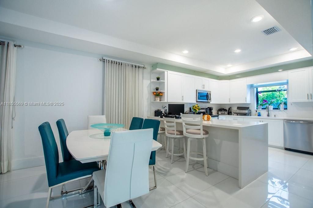 En Venta: $545,000 (3 camas, 2 baños, 1646 Pies cuadrados)