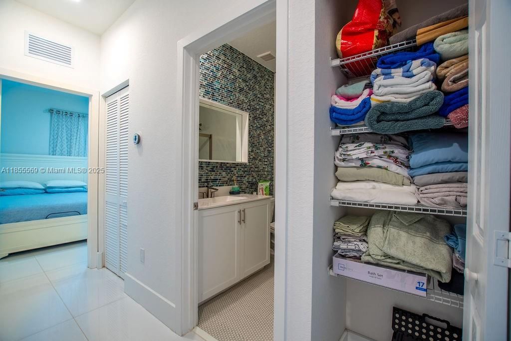 En Venta: $545,000 (3 camas, 2 baños, 1646 Pies cuadrados)