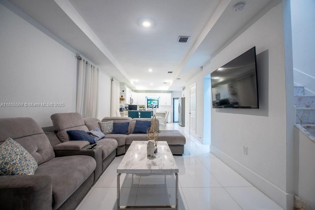 En Venta: $545,000 (3 camas, 2 baños, 1646 Pies cuadrados)