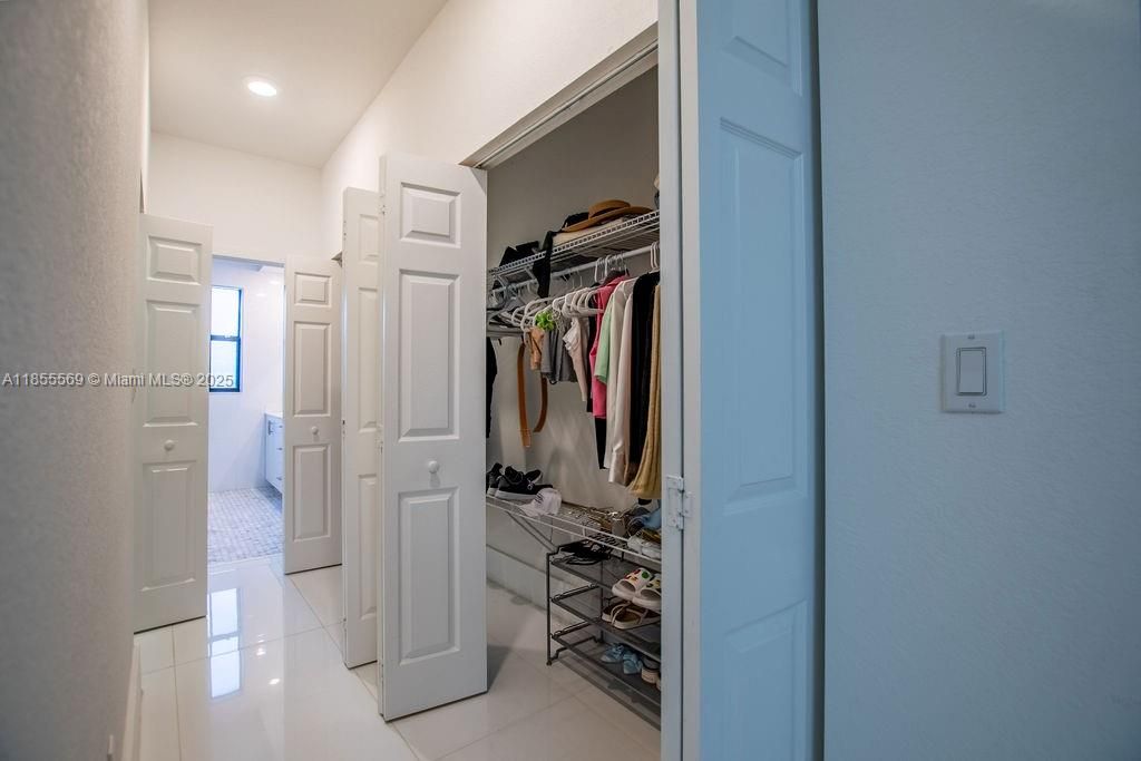 En Venta: $545,000 (3 camas, 2 baños, 1646 Pies cuadrados)