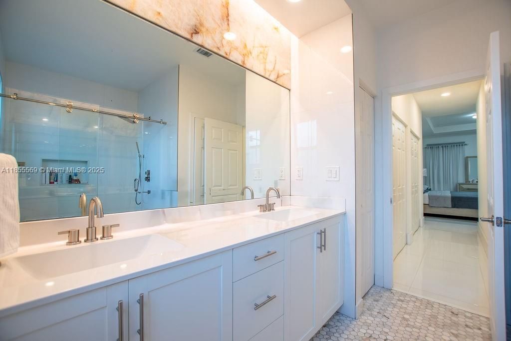 En Venta: $545,000 (3 camas, 2 baños, 1646 Pies cuadrados)