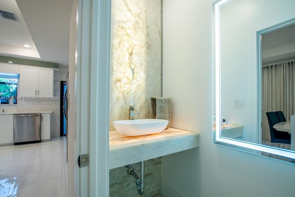 En Venta: $545,000 (3 camas, 2 baños, 1646 Pies cuadrados)