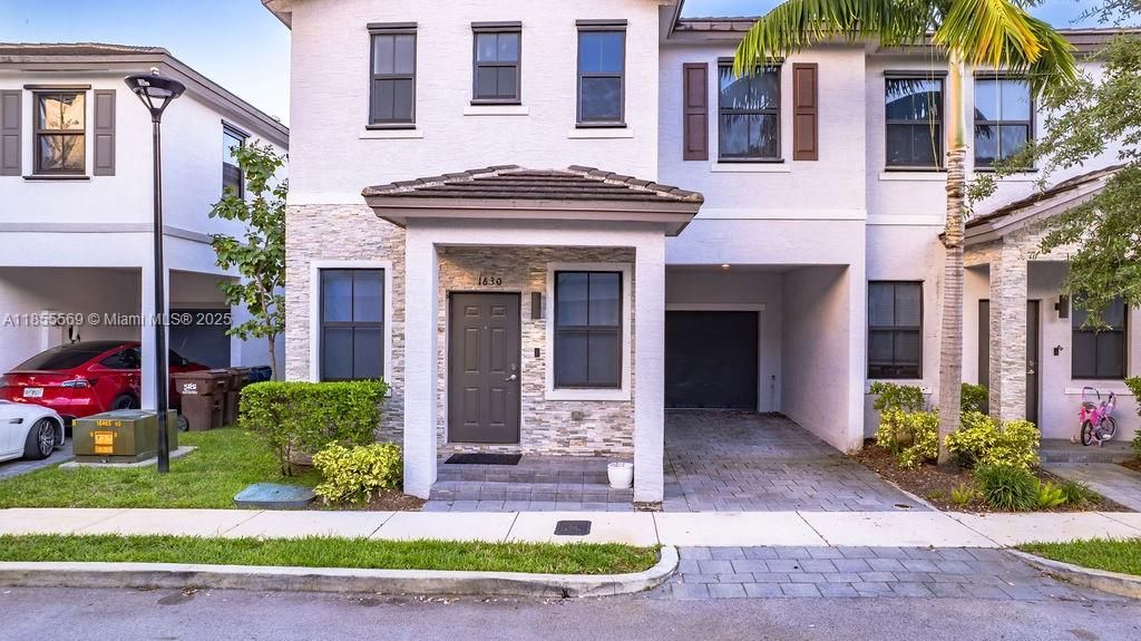 En Venta: $545,000 (3 camas, 2 baños, 1646 Pies cuadrados)