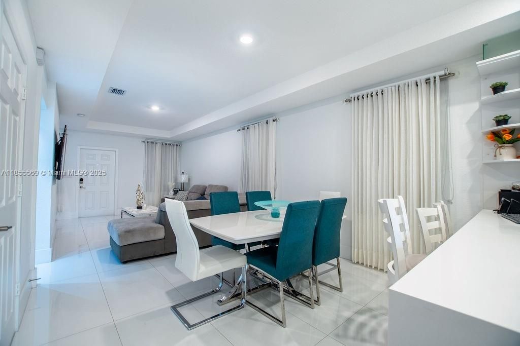 En Venta: $545,000 (3 camas, 2 baños, 1646 Pies cuadrados)