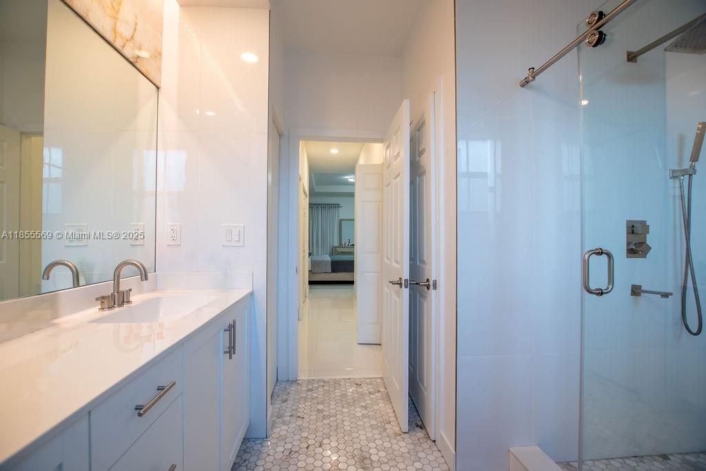 En Venta: $545,000 (3 camas, 2 baños, 1646 Pies cuadrados)