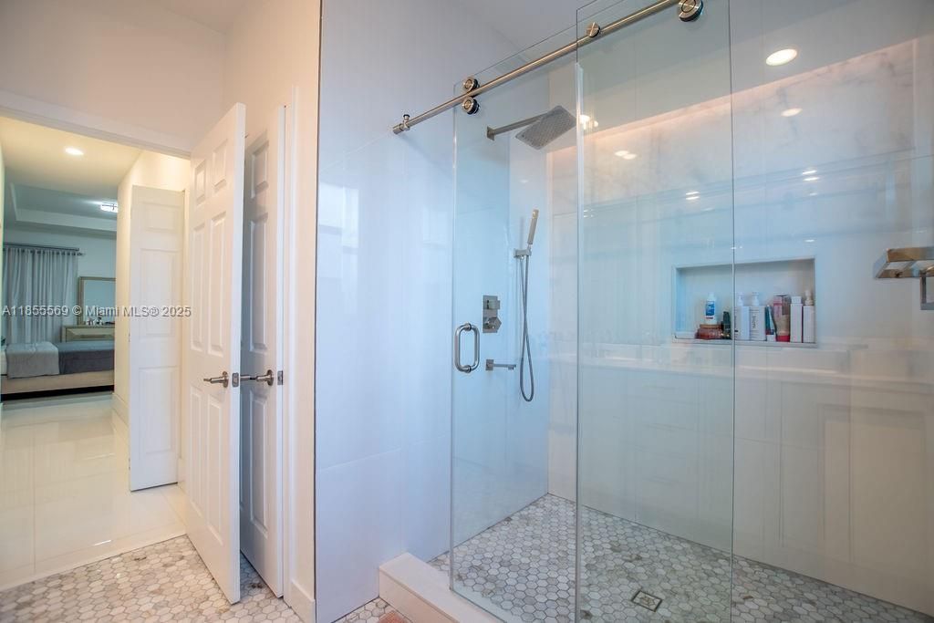 En Venta: $545,000 (3 camas, 2 baños, 1646 Pies cuadrados)