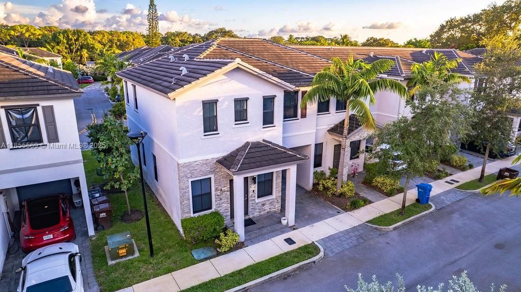 En Venta: $545,000 (3 camas, 2 baños, 1646 Pies cuadrados)