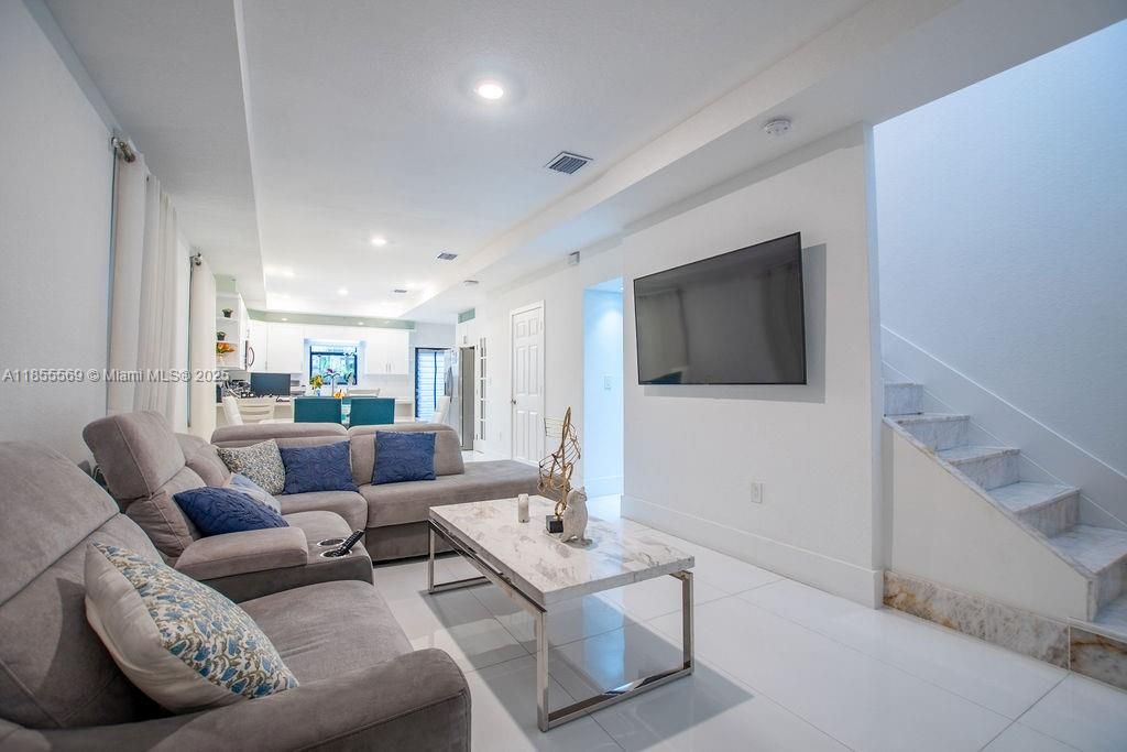 En Venta: $545,000 (3 camas, 2 baños, 1646 Pies cuadrados)