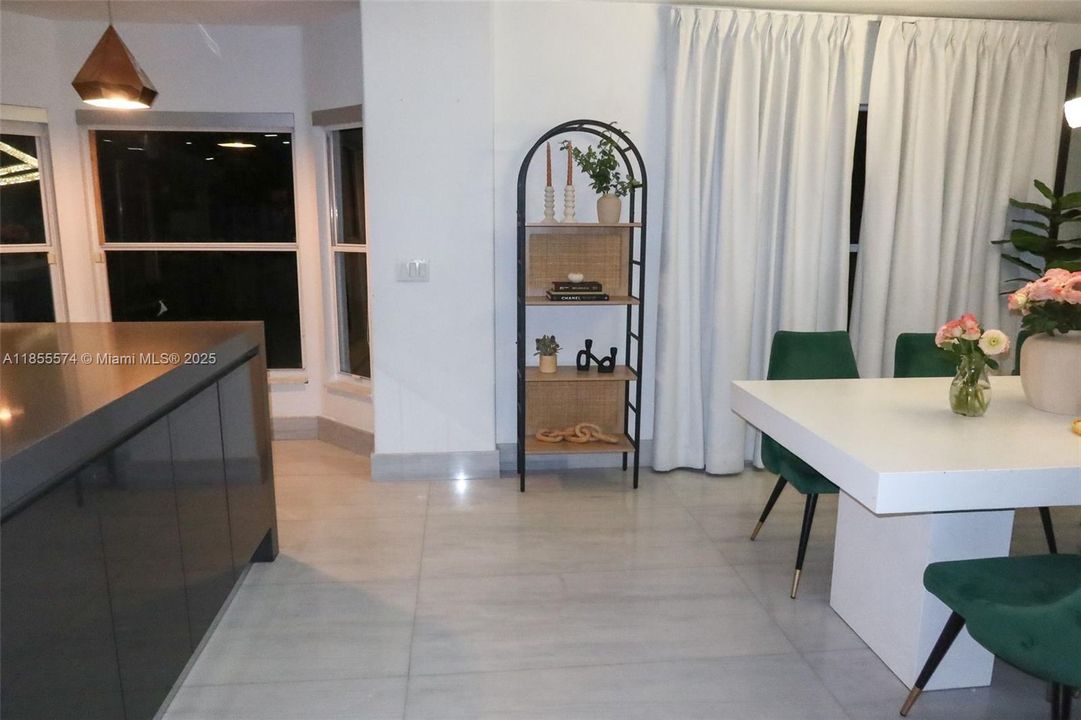 En Venta: $990,000 (4 camas, 2 baños, 2015 Pies cuadrados)