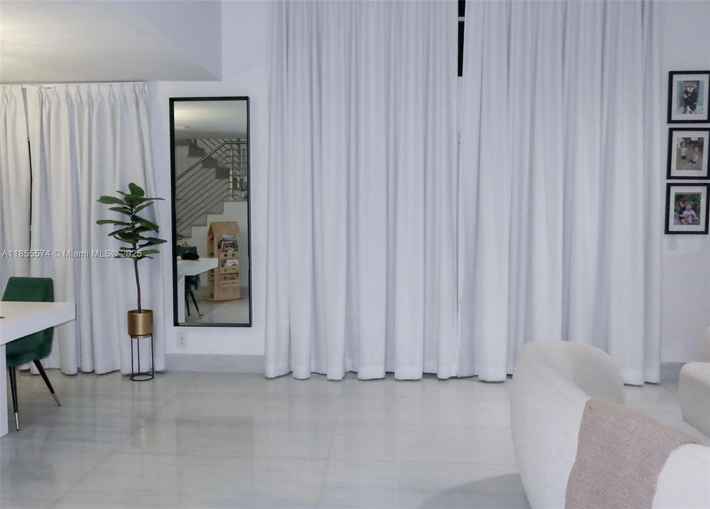 En Venta: $990,000 (4 camas, 2 baños, 2015 Pies cuadrados)