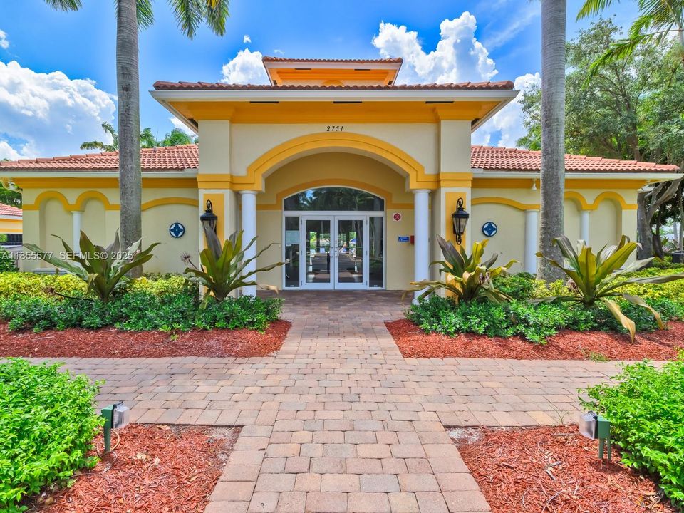 For Sale: $424,000 (3 beds, 2 baths, 1739 Square Feet)