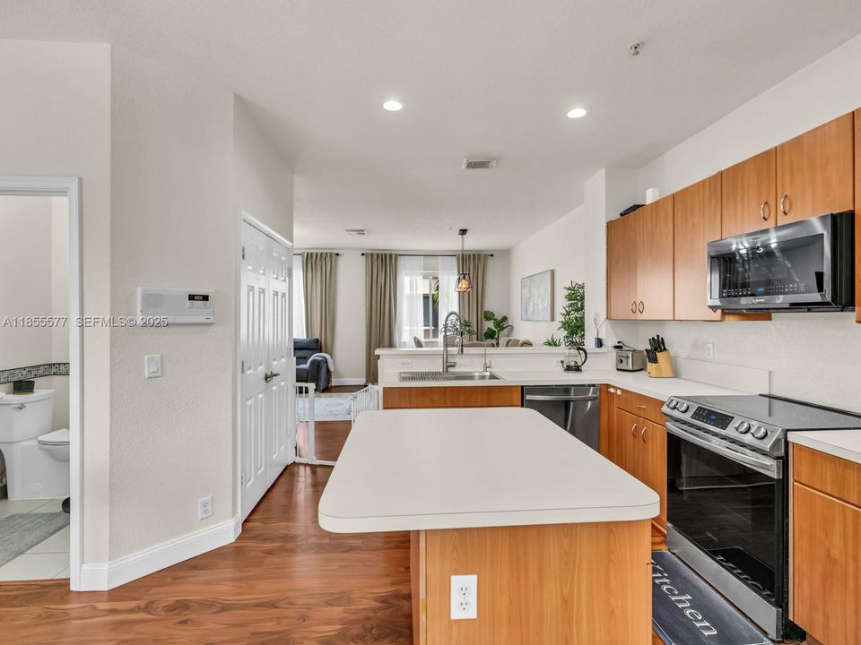 For Sale: $424,000 (3 beds, 2 baths, 1739 Square Feet)