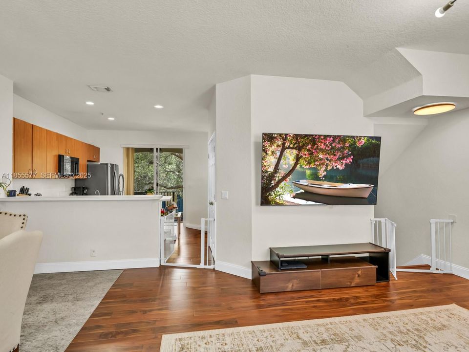 For Sale: $424,000 (3 beds, 2 baths, 1739 Square Feet)